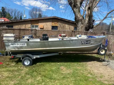 Bateau Princecraft 16 pieds en aluminium avec moteur Johnson 30HP 2 temps. * Compression 135/135 * D...