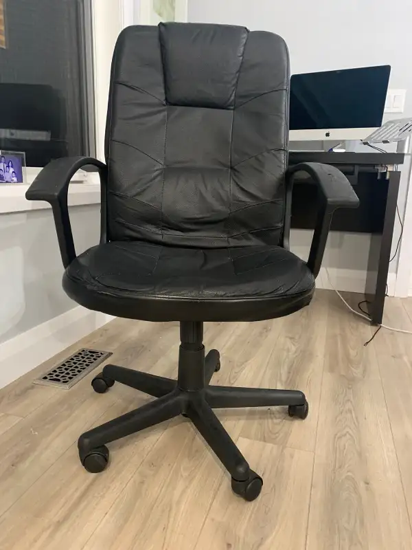 Desk Chair in Chairs & Recliners in Kingston - Image 6