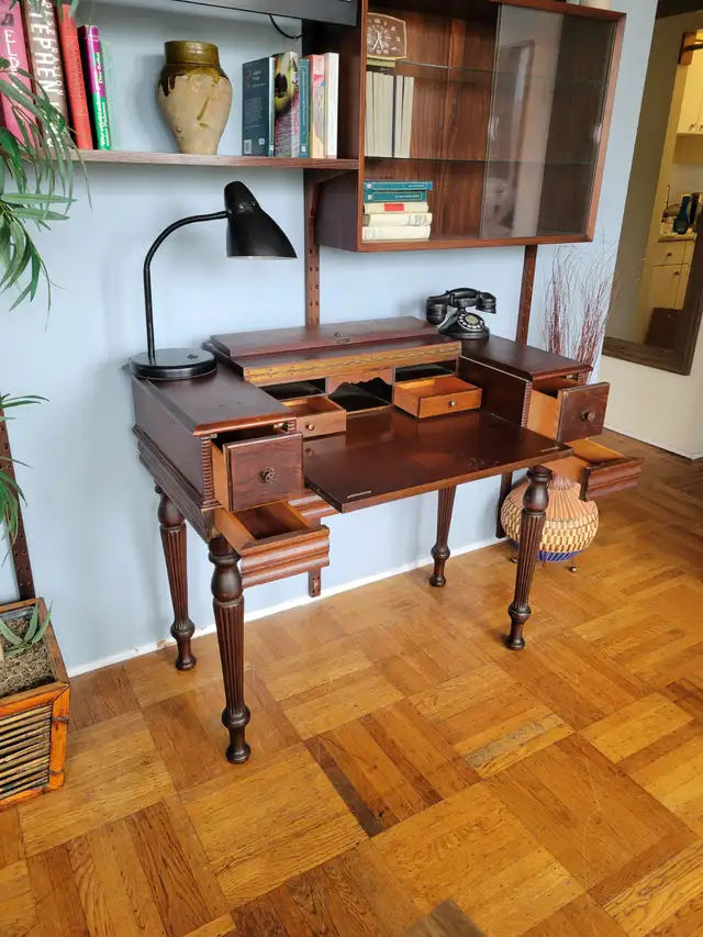 Antique Victorian Mahogany Secretary Desk in Desks in Downtown-West End - Image 6