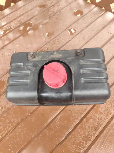 Réservoir à essence Tecumseh pour souffleuse a neige Craftsman 11.0/30 . Demande 35$