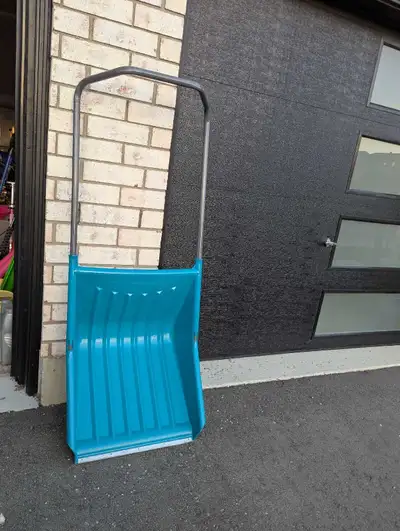 Moving Sale. This Yardworks HD 24-inch snow sleigh shovel is in good pre-owned condition and is read...