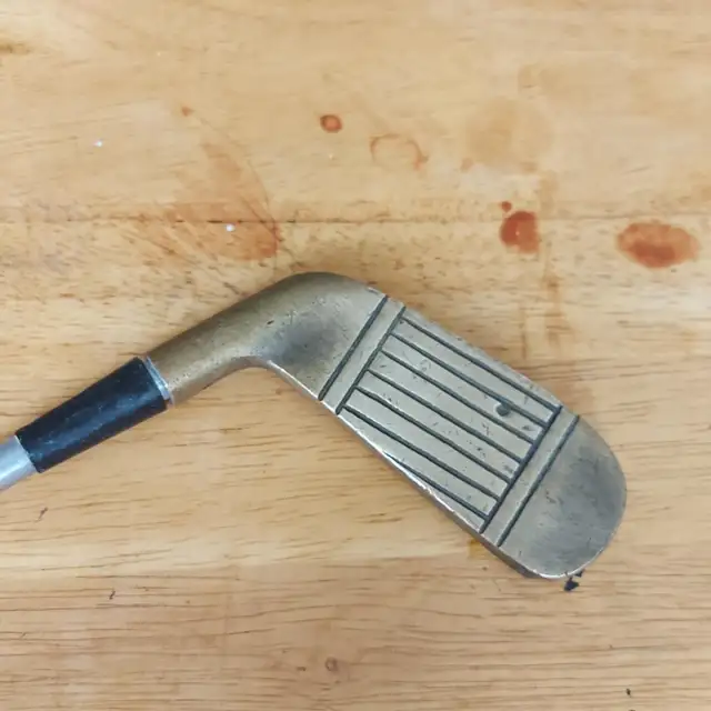 Vintage Brass Dual Sided/Reversible Chipper Club (LH/RH) - $30 in Golf in Belleville - Image 2