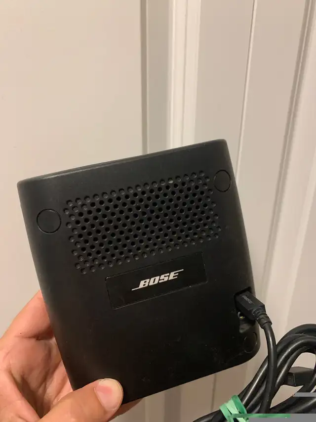 ose Soundlink Color Bluetooth Speaker • Model 415859 Portable  in Speakers in Burnaby/New Westminster - Image 4