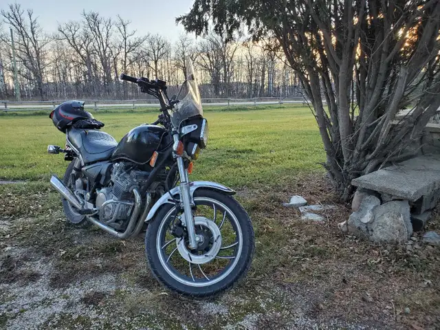 1982 Yamaha XJ750 Maxim in Street, Cruisers & Choppers in Winnipeg - Image 2