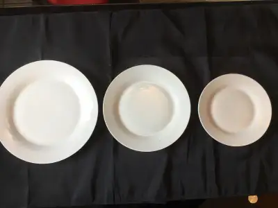 *A good supply of all the items *Some still new in the boxes *Dishwasher/commercial dishwasher safe...