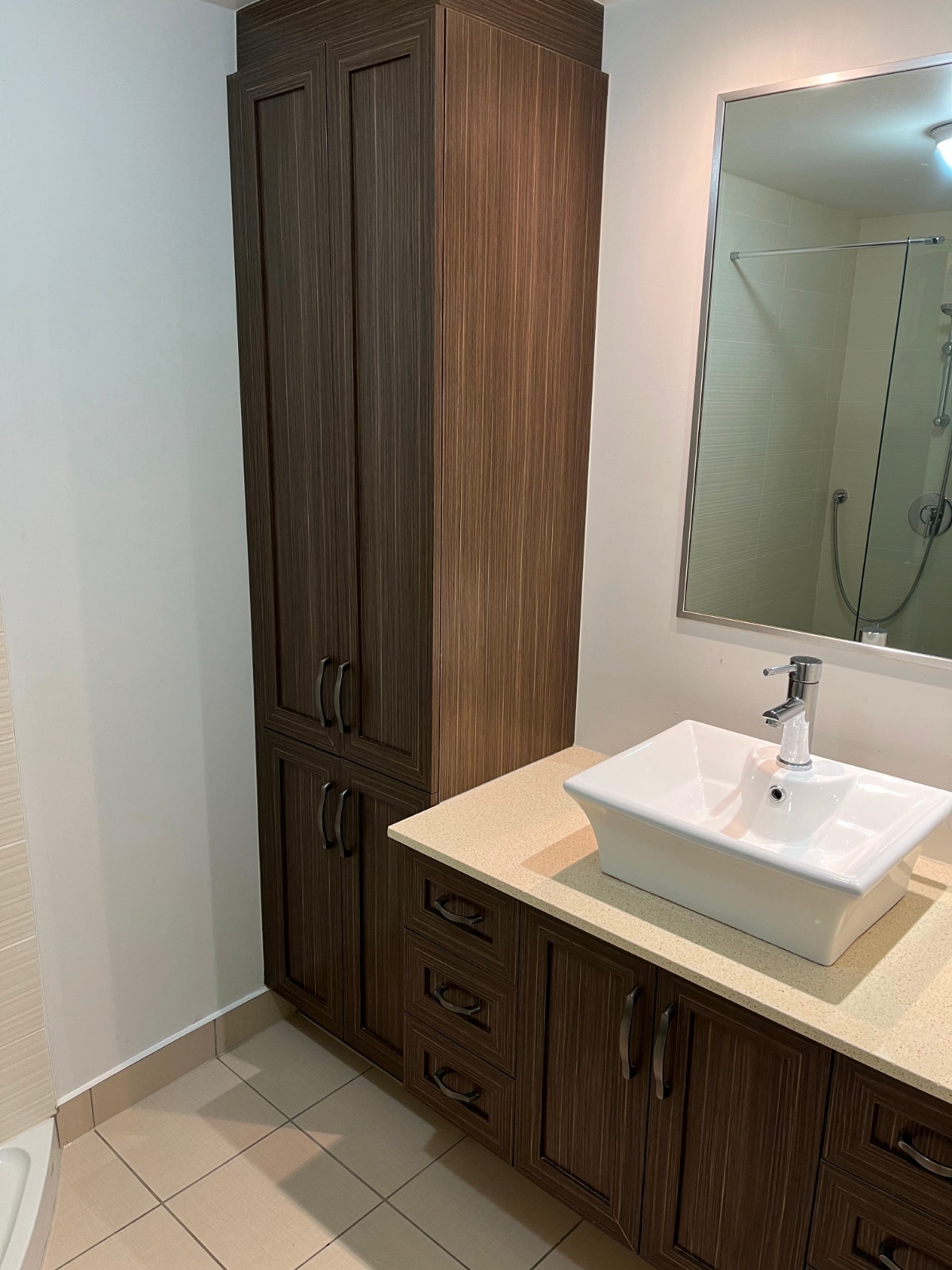 Spacious 3½ + Den Luxury Condo — Steps from Concordia & McGill — photo 1