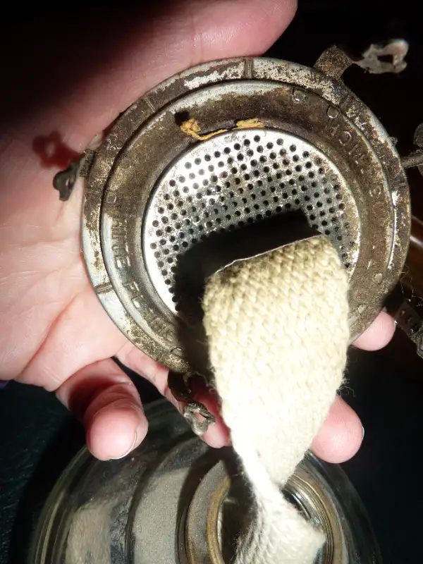 Antique Oil Lamp in Fishing, Camping & Outdoors in City of Toronto - Image 4