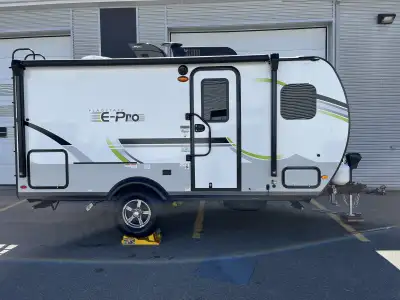 Petite grande roulotte de 16’ prête pour l’aventure en camping ou hors sentier, peut coucher jusquà...