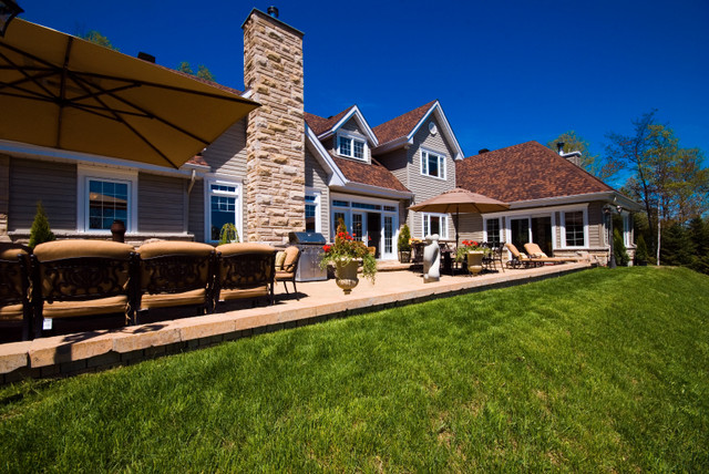 IMMENSE SALON Extérieur 10 Places Table CASTING dans Mobilier pour terrasse et jardin  à Laurentides