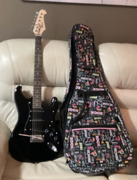 INDIO STRAT STYLE GUITAR WITH GIG BAG AND ACCESSORIES