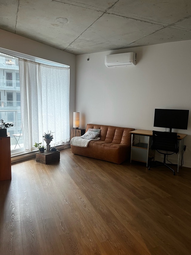 2114 Rue Sainte-Catherine E — photo 1