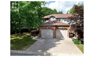 Excellent townhouse with two garages near UWO & Masonville Mall