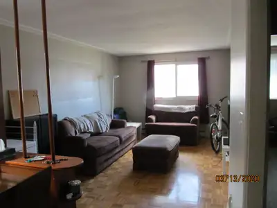 Spacious 2 bedroom upper apartment for rent Just south of Princess Street on Albert Street. Short wa...