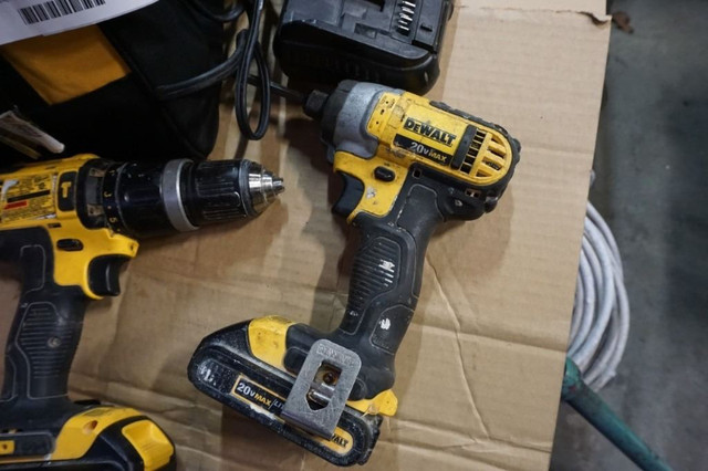 DEWALT 20V CORDLESS SET - INCLUDES IMPACT GUN, HAMMER DRILL in Power Tools in Burnaby/New Westminster - Image 3