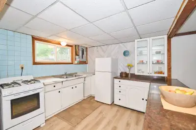 1 bedroom with full kitchen and bathroom with laundry available short term for Dec 1. Up to 6 months...