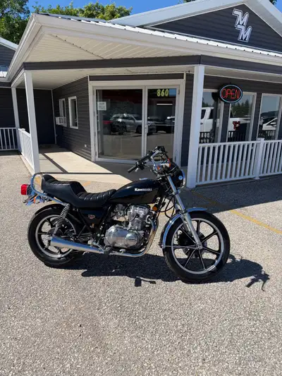 1983 Kawasaki 440 LTD. Bought this bike in the winter with 1100 original km. Got the tank and side p...