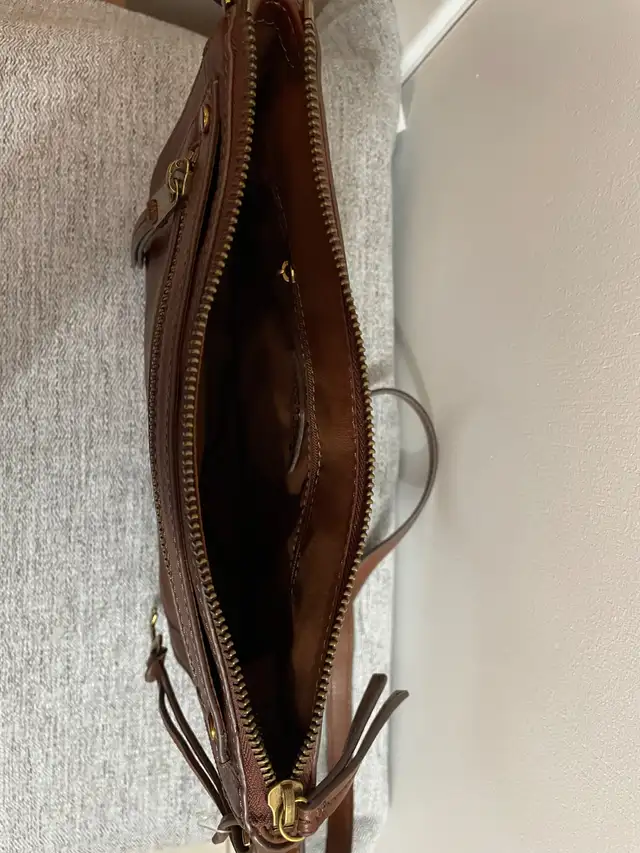 Fossil small leather crossbody bag - chestnut in Women's - Bags & Wallets in Kitchener / Waterloo - Image 4