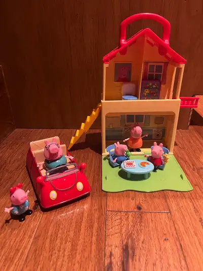 Peppa Pig folding house and family car. House folds up for easy carrying and holds accessories. Incl...