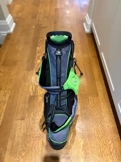 USKG|57 Kids Stand Bag and Lefty Golf Clubs, View more