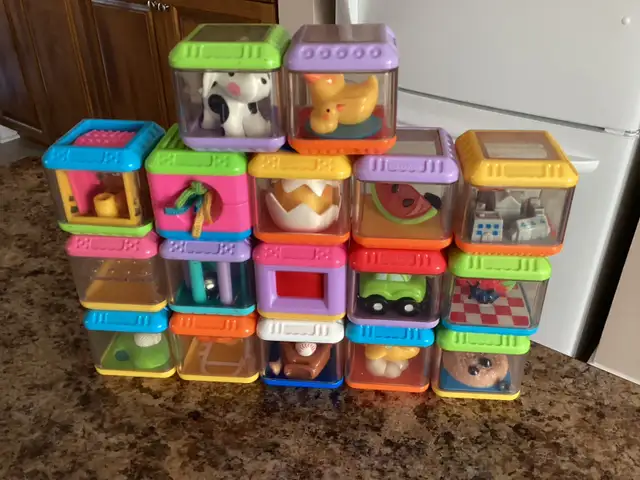 Collectors 17 Fisher Price Plastic Cubes for Baby’s/Toddlers in Toys in Ottawa - Image 4