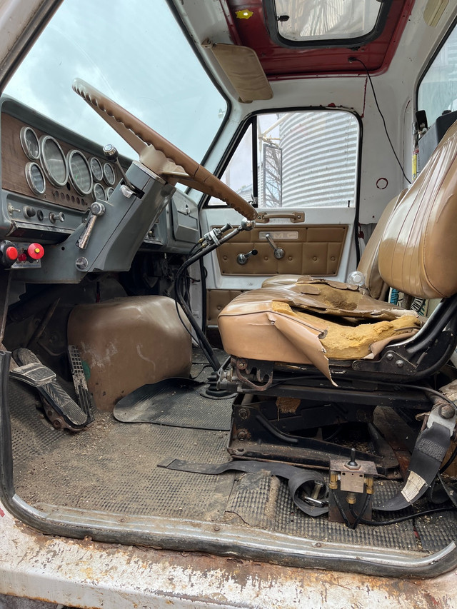 Chev Bruin Grain Truck in Farming Equipment in Prince Albert - Image 4