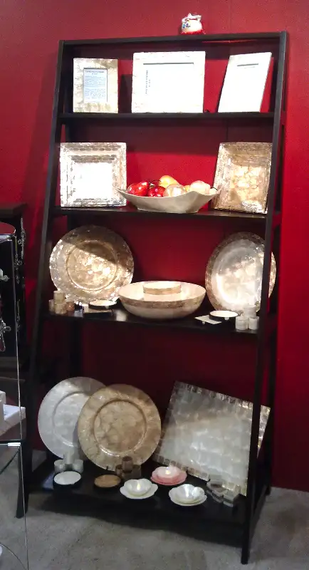 Dark brown wooden shelf in Bookcases & Shelving Units in City of Toronto - Image 2