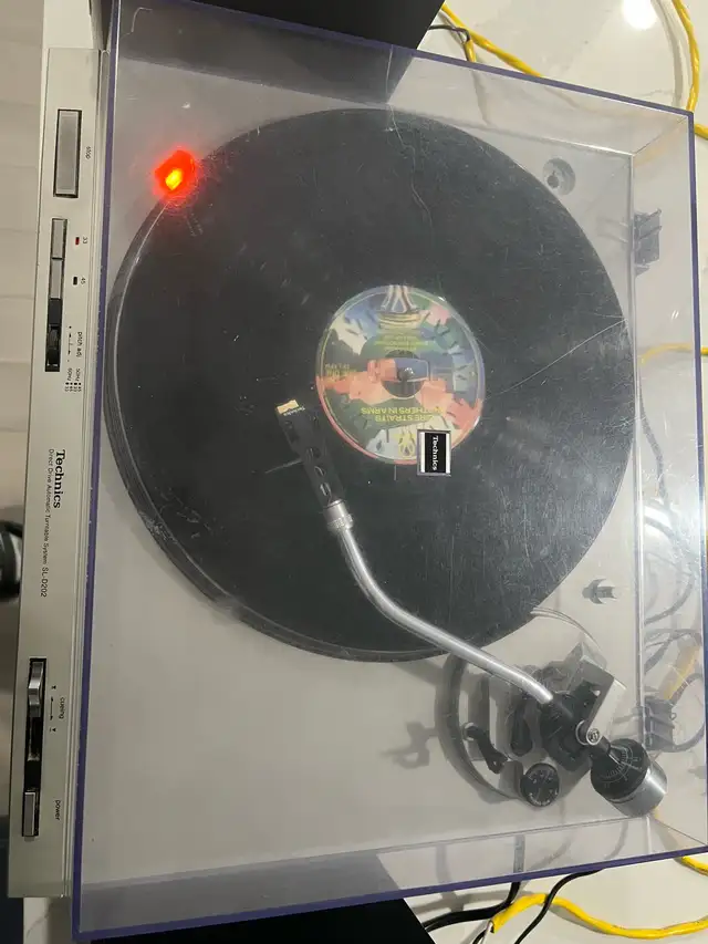 Technics SL-D202 Direct Drive Turntable in Stereo Systems & Home Theatre in Mississauga / Peel Region - Image 5