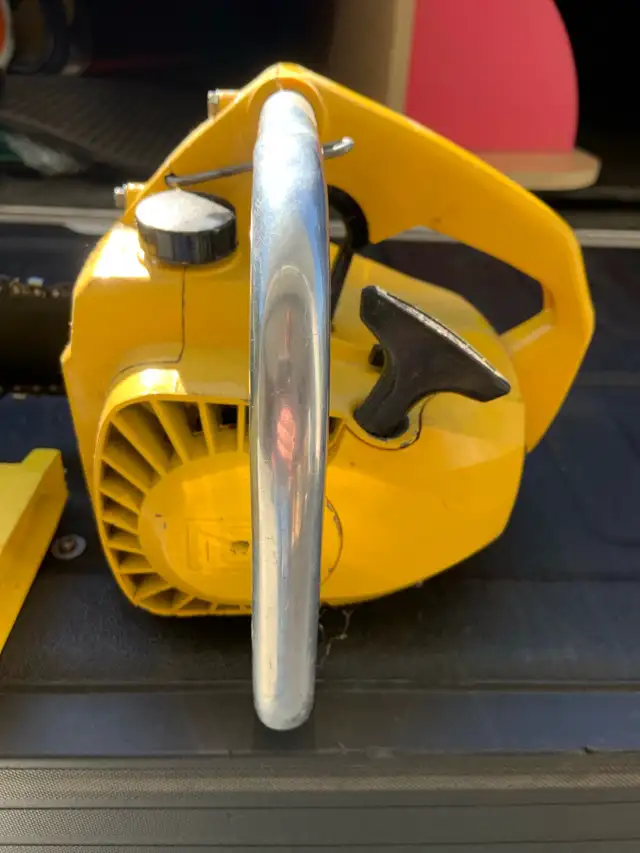 Vintage McCullough mini Mac chainsaw in Other in Oshawa / Durham Region - Image 5