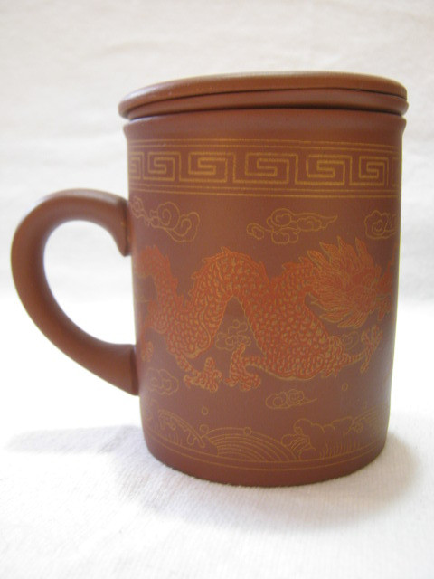 Chinese Dragon motif Teacup/Infuser with Lid: in Kitchen & Dining Wares in Winnipeg