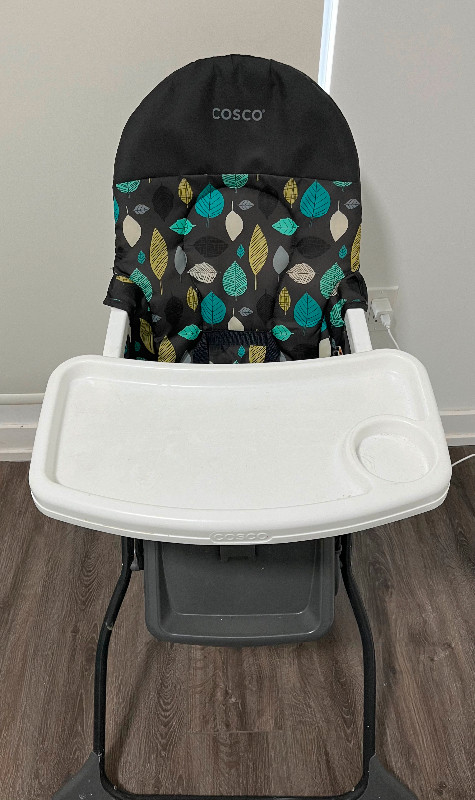 Costco foldable baby feeding high chair in Feeding & High Chairs in City of Toronto - Image 3