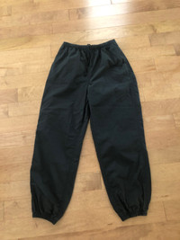 Aritzia black parachute pants size XS