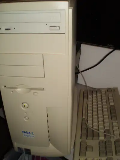 Dell Dimension V350 MT Intel Pentium II 350MHz 192MB RAM 8 GB Maxtor Hard Drive Floppy Drive, NEC CD...