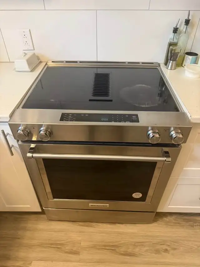 KitchenAid – Cuisinière électrique encastrable hotte intégrée in Stoves, Ovens & Ranges in Longueuil / South Shore - Image 2