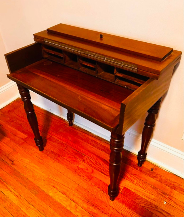 Wood entryway/ entrance table/ desk in Other Tables in Ottawa - Image 2