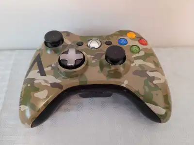 Get ready to level up your gaming experience with this camo-themed Xbox 360 controller! This pre-own...