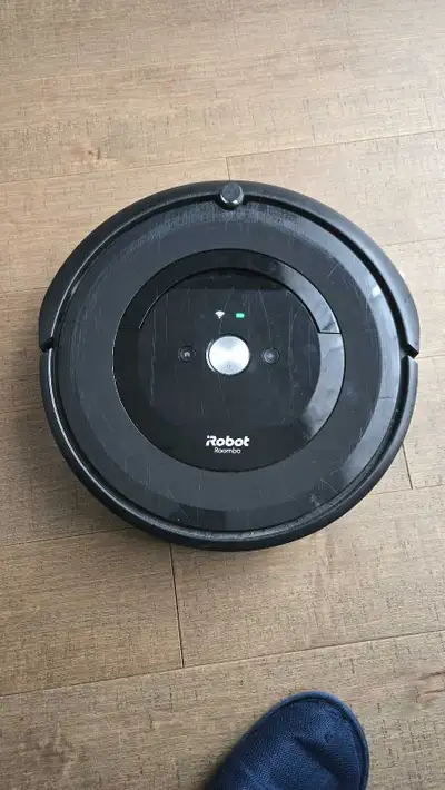 Roomba e5 cleaning robot, View more