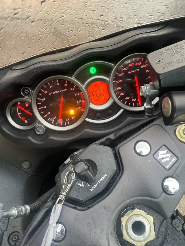 2015 White Suzuki Hayabusa Cert or b/o in Sport Bikes in Sudbury - Image 5