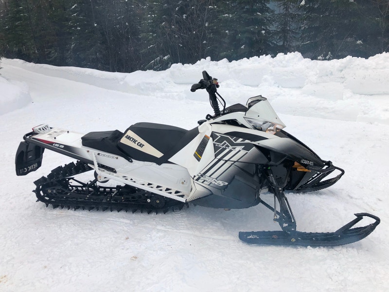 2014 M8000 Snowmobiles Prince Kijiji