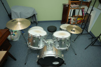 Drum set-perfect for the beginner or intermediate player!