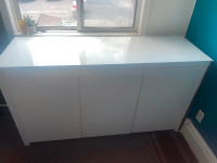 BEAUTIFUL White Lacquered Buffet Table/Hall Table/Sideboard