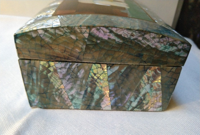 Jewelry box inlay mother of pearl and abalone in Jewellery & Watches in Oakville / Halton Region - Image 2