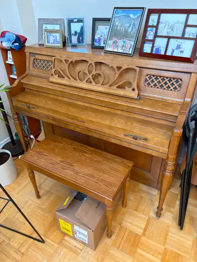 Beautiful 1992 Young Chang Victorian style upright piano, View more