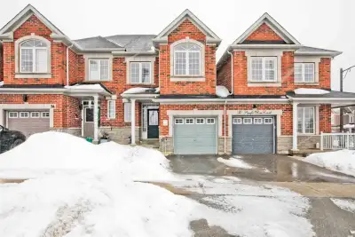 One master room rental at Richmond Hill, only you and another one share the first and second flloor...