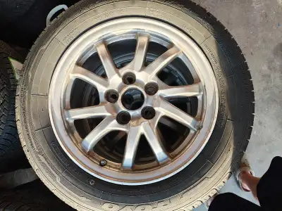 205/60 R16 Toyo Extensa all season tires, bought last spring and only put maybe 2000 km on them befo...