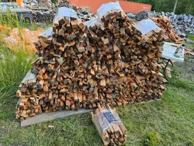 Up for sale is a beautiful load of reclaimed BC douglas fir firewood bundles. These were expertly sp...