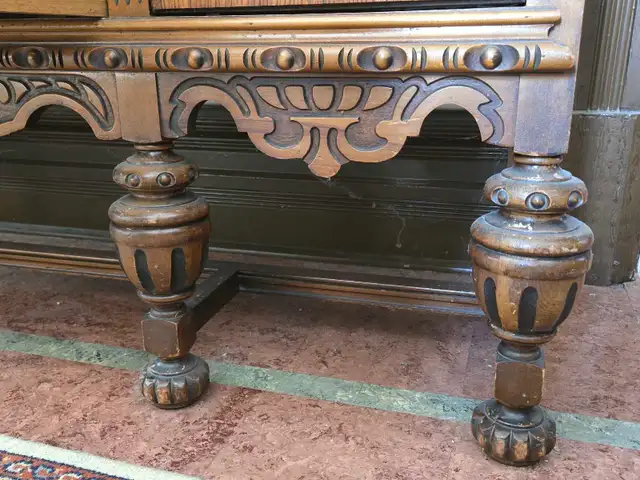 1915 Sideboard and china cabinet in Dining Tables & Sets in Petawawa - Image 6