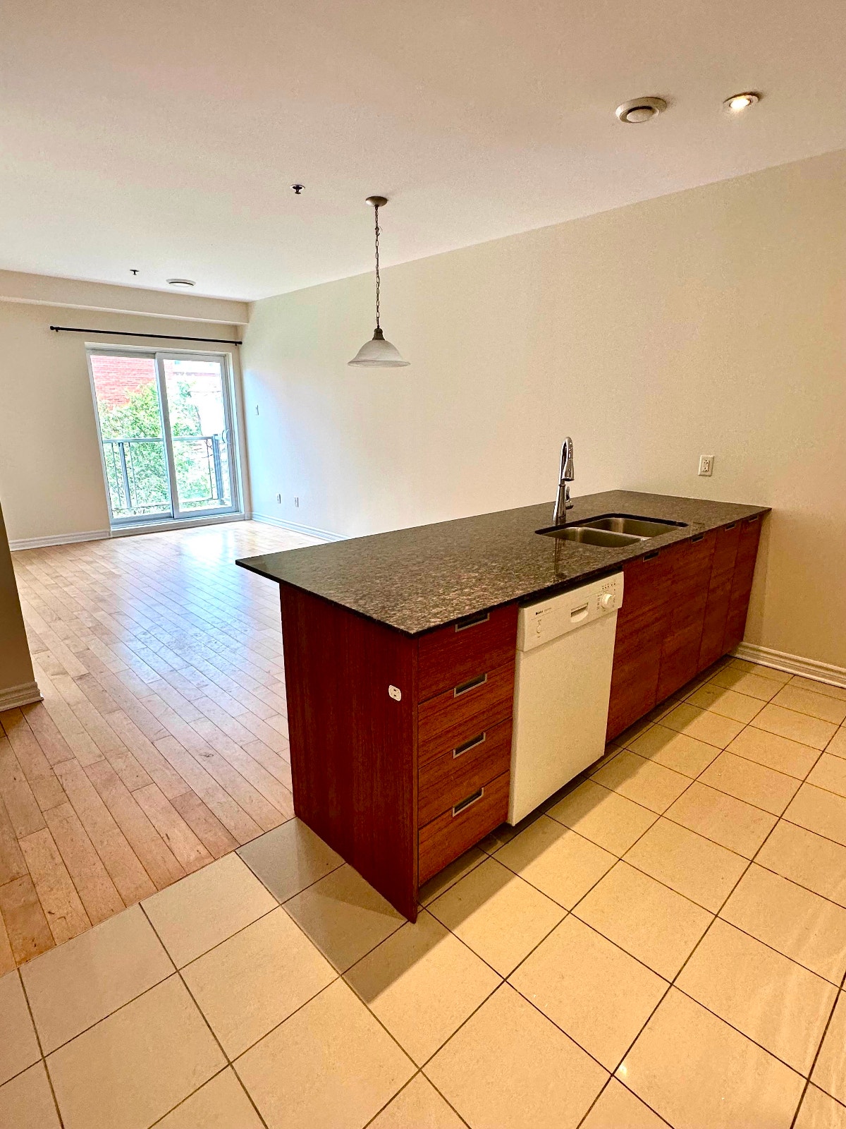 5 1/2 condo for rent — photo 1
