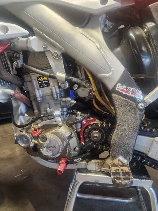 2006 Honda CRF450R bike for sale in Dirt Bikes & Motocross in Regina - Image 10