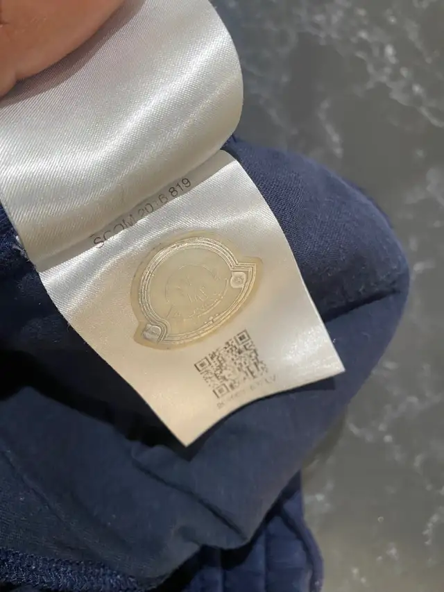 Moncler Sweatpants (Large) in Men's in City of Toronto - Image 7