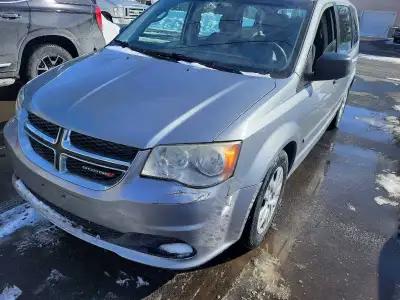2014 dodge grand caravan, runs and drives ,no issues asking $3000.00. 6137128282